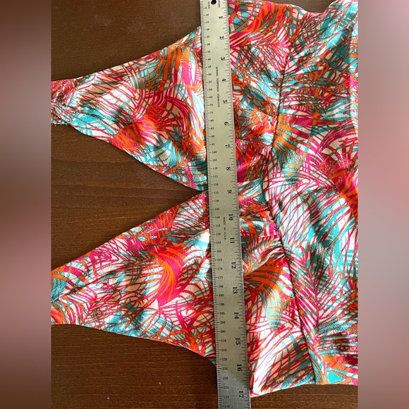 BCBG halter top, size M, 100% silk, worn twice - Picture 9 of 9